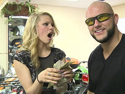 Babe gets hardcored at the scooter store