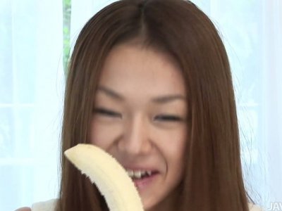 A great cock sucker Serina Hayakawa showing her talents on sucking